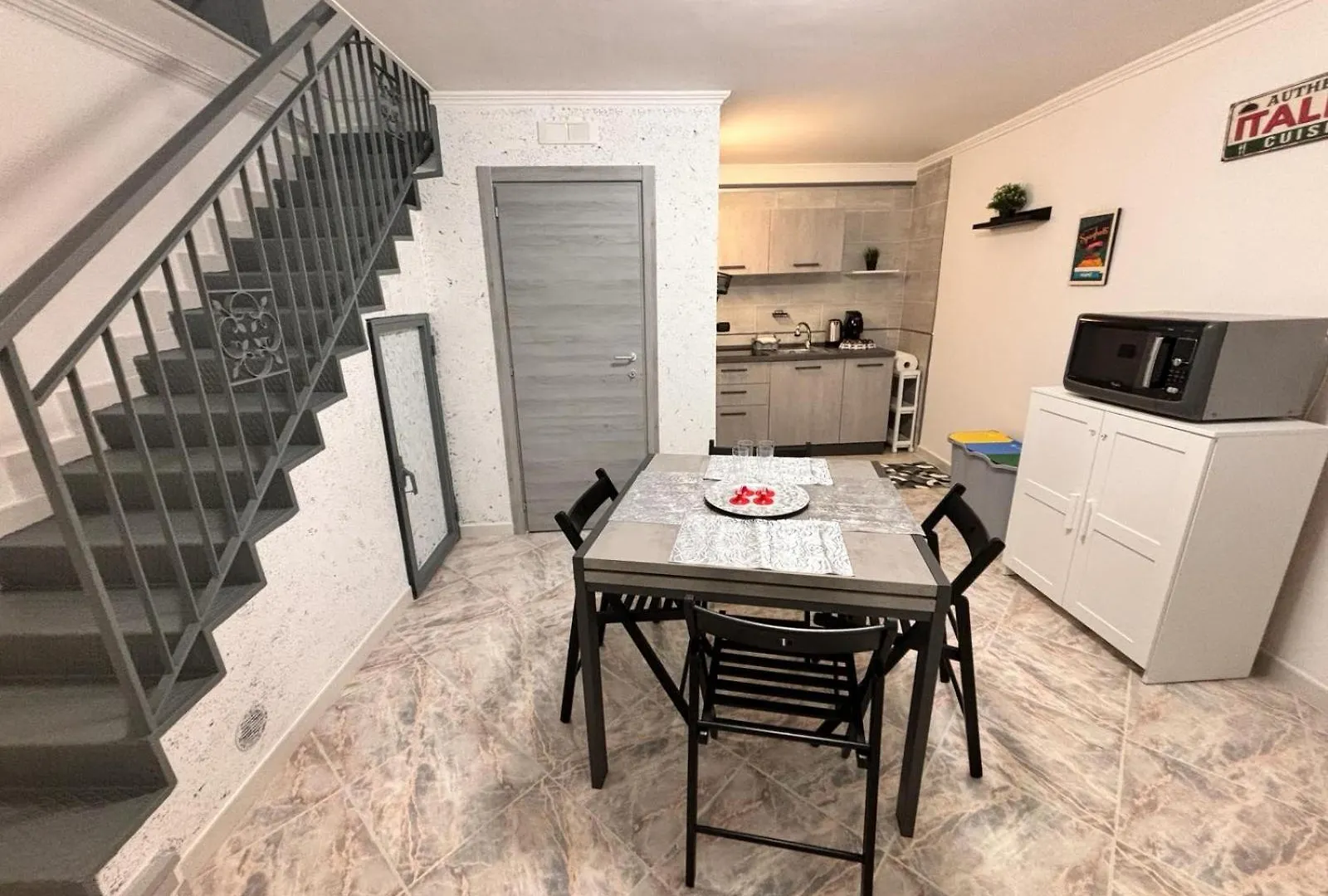 Di Napoli'S Home 0*, Naples Italy